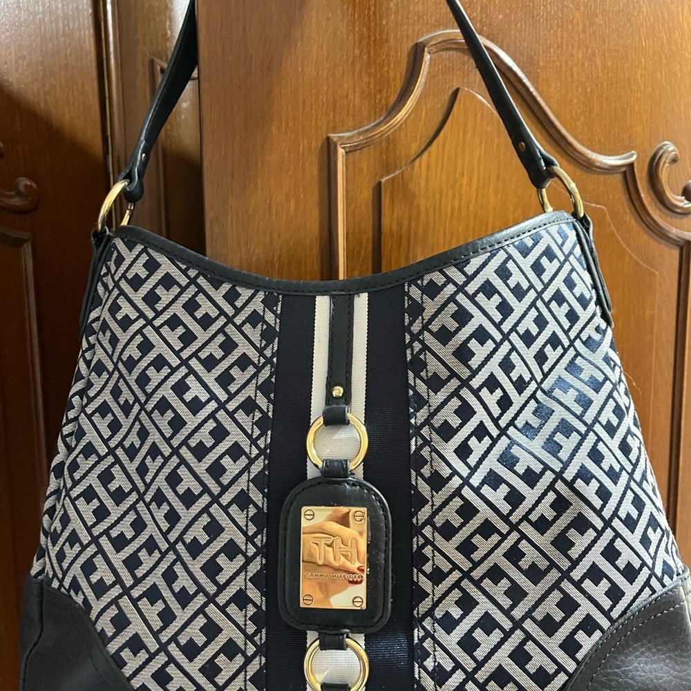 Tommy Hilfiger bag like new